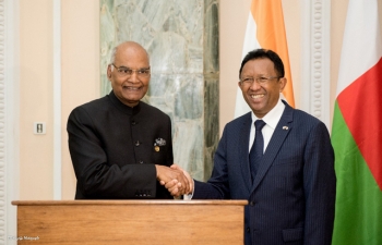 Signing of Memorandum of Understanding on Cooperative Marketing Arrangements by Ambassador Subir Dutta and Malagasy Transport Minister
